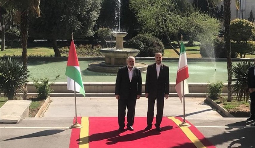 فيديو | وزير الخارجية الايراني يستقبل اسماعيل هنية بطهران