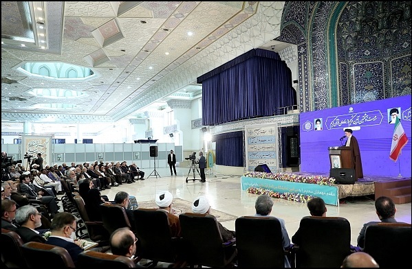 حفل تكريم نخبة من العاملين بالدورة الـ29 في خدمة القرآن بايران