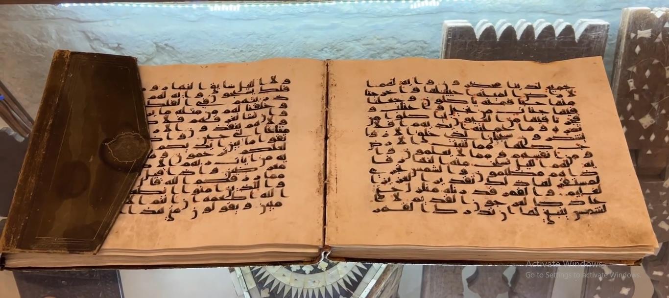 Pambihirang kopya ng Banal na Qur’an, isinulat-kamay ng isa sa mga inapo ng Banal na Propeta (saww), sa Masjid ng Al-Aqsa + (Mga Larawan)