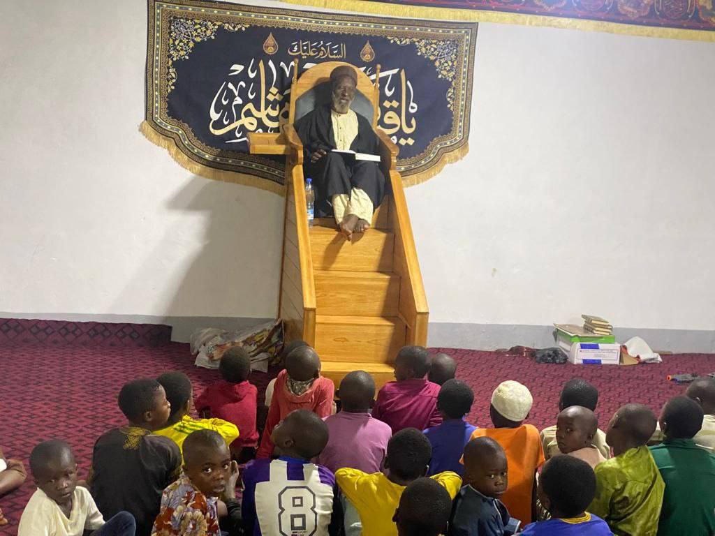 احتفال بهيج بذكرى ولادة الامام الحسن (ع) بحسينية السيدة"الزهراء"(ع) في الكاميرون+(صور)