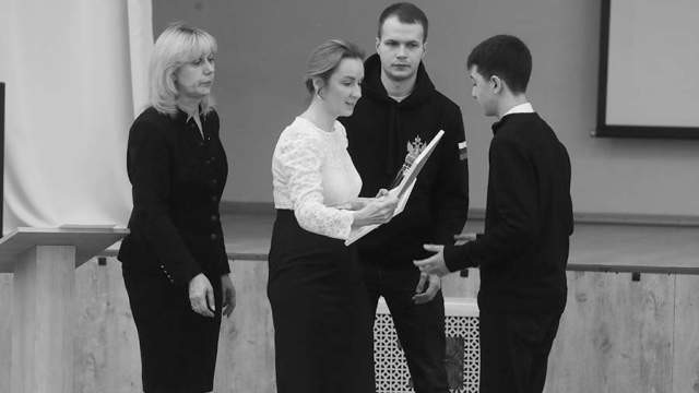 Muslim teen "Islam Khalilov" who saved +100 people in a concert hall attack honored by Russian officials