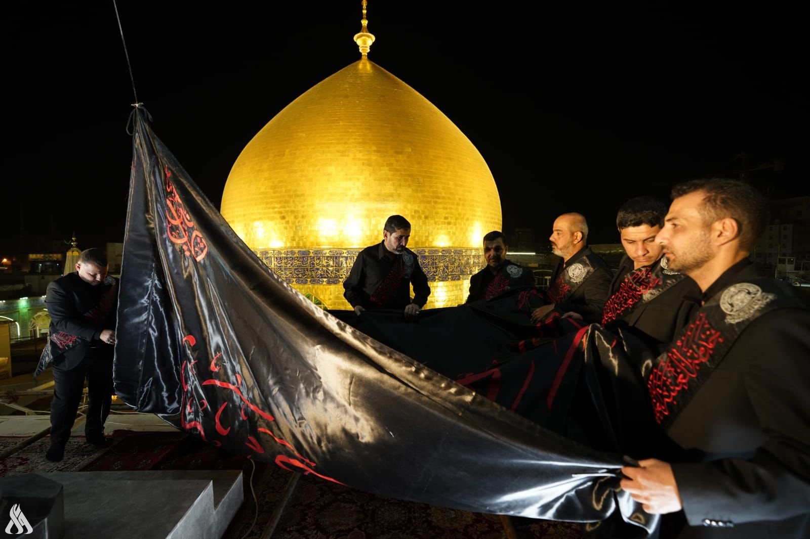Pagdating sa seremonyang pagluluksa sa banal na Dambana ni Imam Ali Ibn Abi-Talib (sumakanya nawa ang kapayapaan) sa Najaf al-Ashraf 