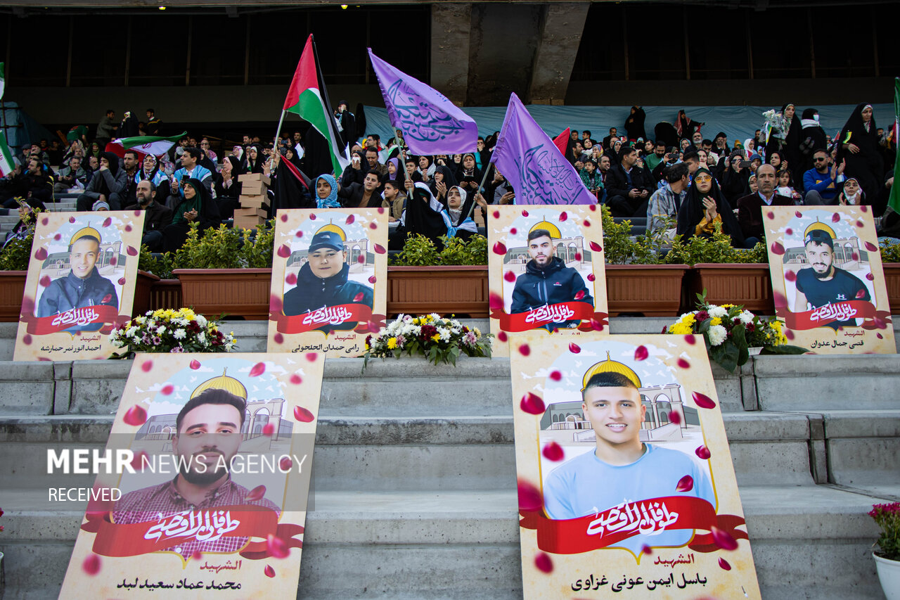 Iranians attend 100K-seat stadium to back Gazans