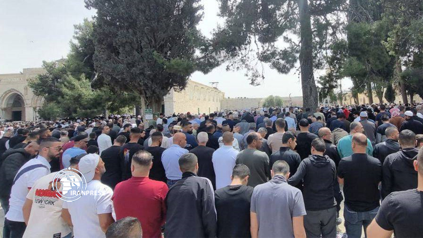 125 K Palestinians perform prayers at Al-Aqsa Mosque