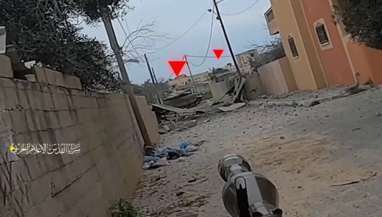 فيديو | مشاهد من استهداف لجنود وآليات العدو الصهيوني في منطقة عبسان الكبيرة شرق خانيونس