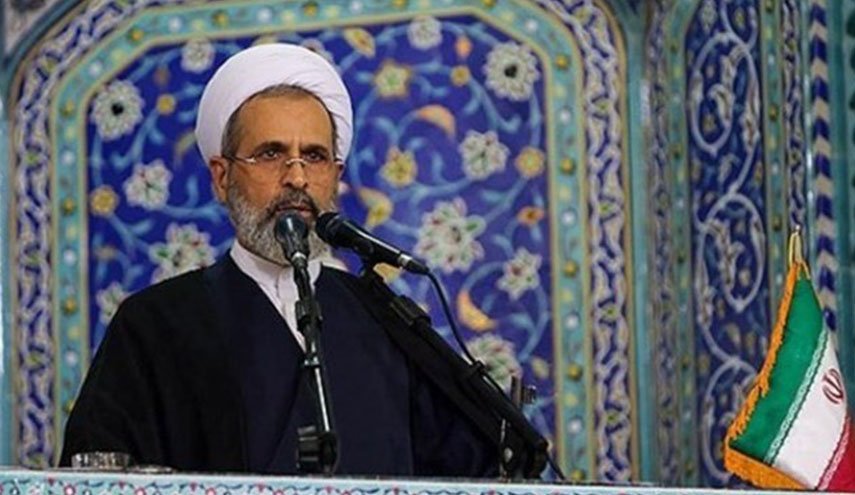 خطيب جمعة قم يطالب أصحاب الفتيا بإصدار فتاوى تهزّم أي علاقة بالكيان الصهيوني بالصراحة وتحرّم بضائعه