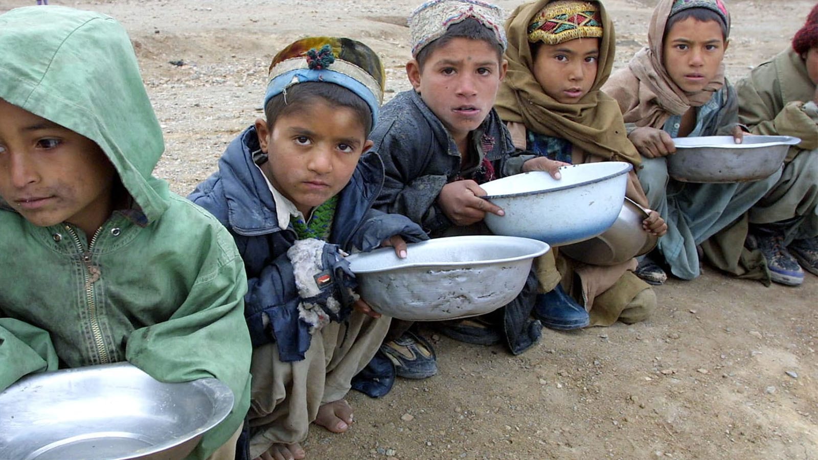 अफ़ग़ानिस्तान में संकट गहराया, लाखों महिलाऐं और बच्चे कुपोषण का शिकार