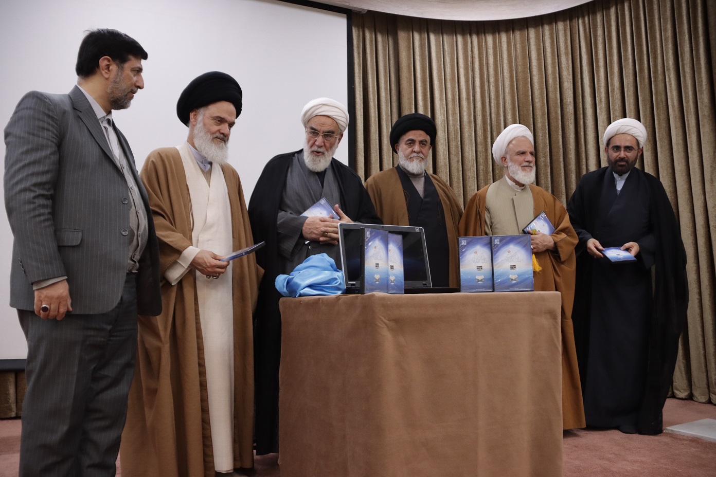 نسخه ۴ نرم‌افزار فاخر «جامع تفاسیر نور» رونمایی شد