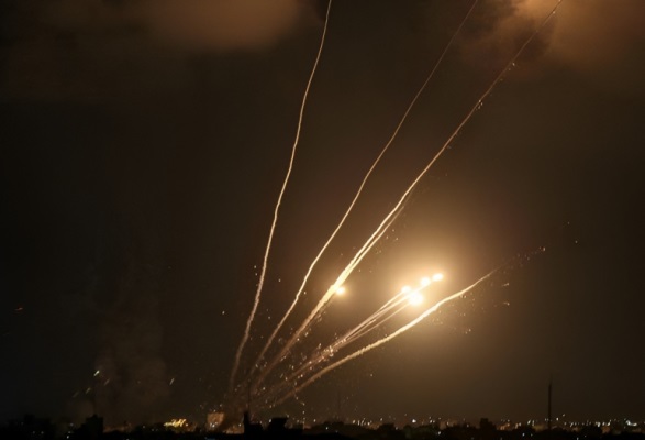 رشقات صاروخية كثيفة من جنوب لبنان تسقط على شمال فلسطين المحتلة