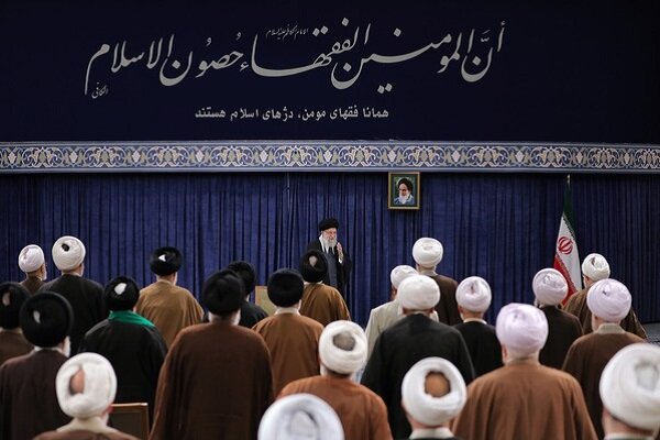 Imam Khamenei receives members of Assembly of Experts