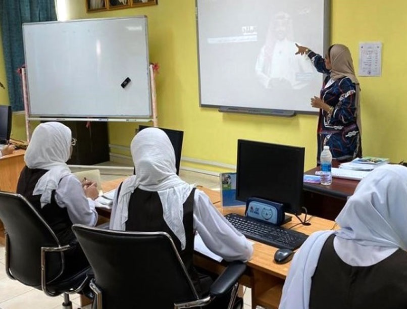 فصل معلمة بحرينية لكشفها ترويج حبوب مخدّرة في المدارس الحكومية