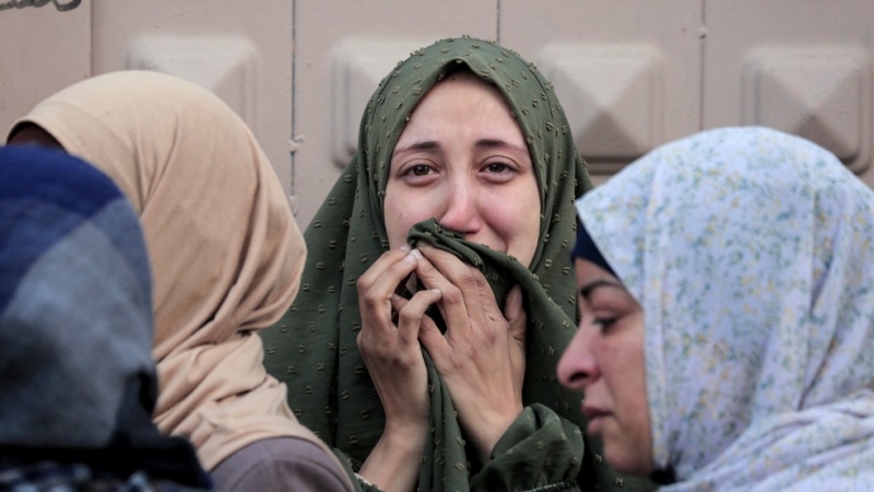 Inmitten eskalierender Gewalt greift Israel erneut Palästinenser an, die in Gaza auf Hilfe warten