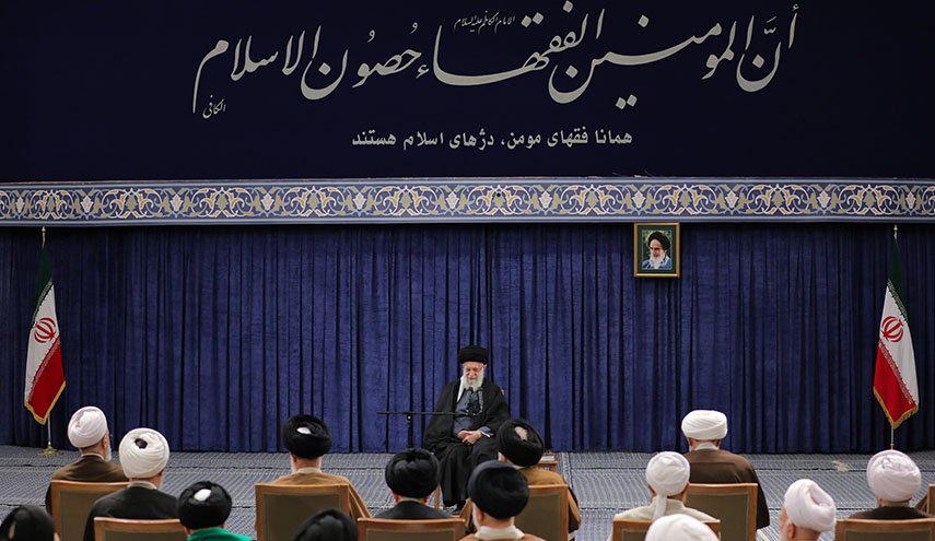 قائد الثورة يستقبل أعضاء مجلس خبراء القيادة + صور