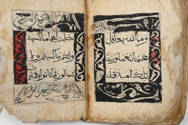عرض نسخة صينية من القرآن في معرض أبوظبي الدولي للكتاب