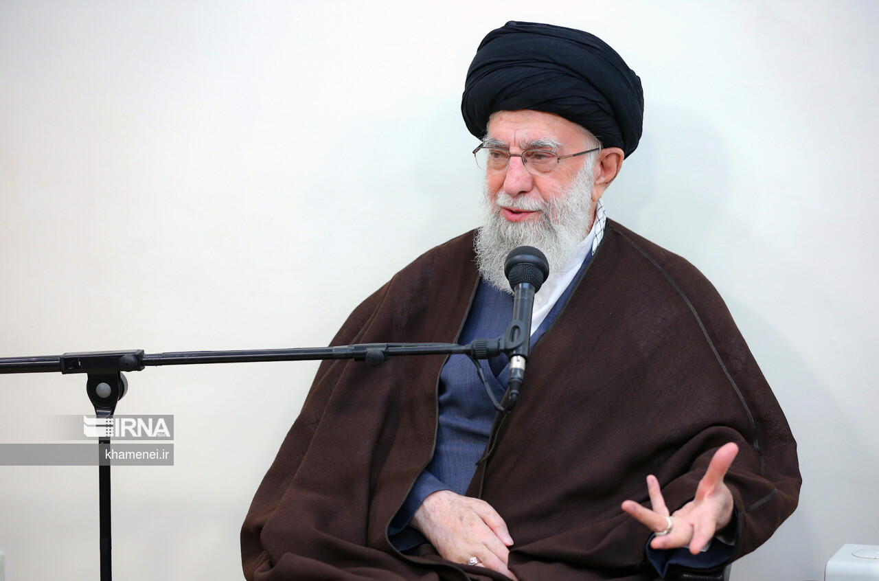 Imam Khamenei meets with Holy Quran Reciters