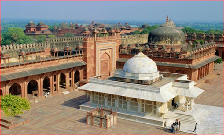 मथुरा काशी के बाद अब फतेहपुर सीकरी दरगाह पर दावा, अदालत ने दी मामला चलाने की अनुमति