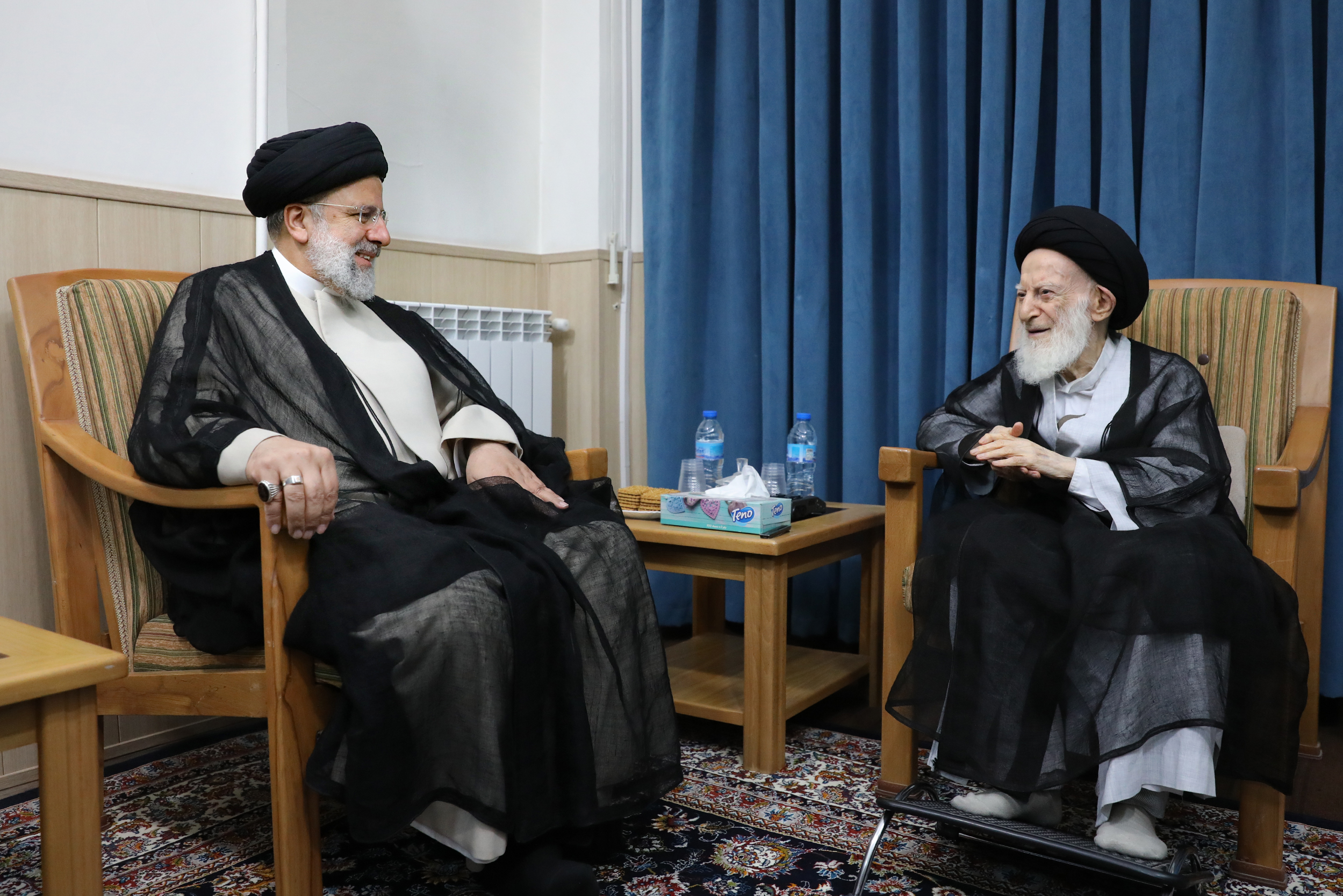 Pres. Raisi: Listening to opinions, submitting report of country's situation to maraji an essential duty of agents