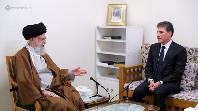 Revolutionsoberhaupt bei Treffen mit Barzani: „Kurdische Gemeinschaft“ gehört zu uns