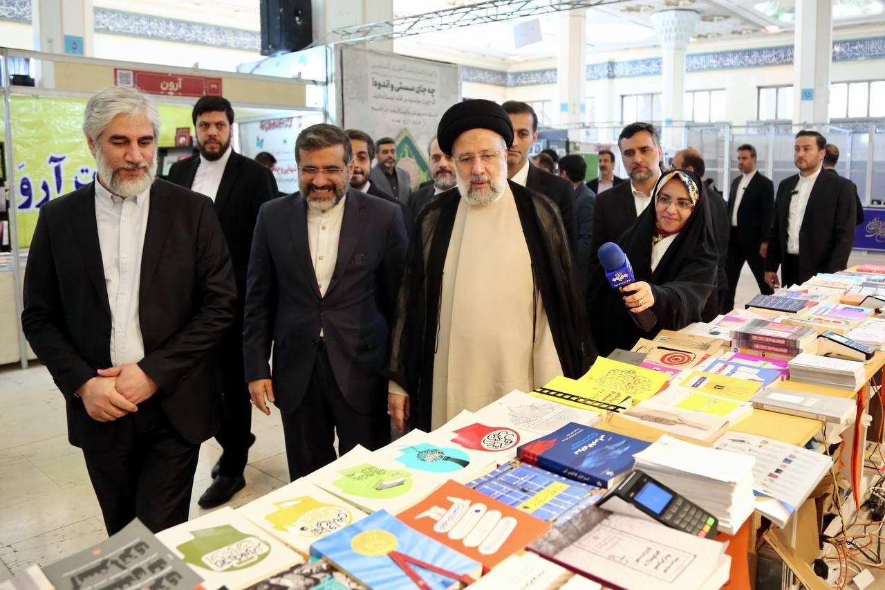 Presidente Raisi visita à Feira Internacional do Livro de Teerã