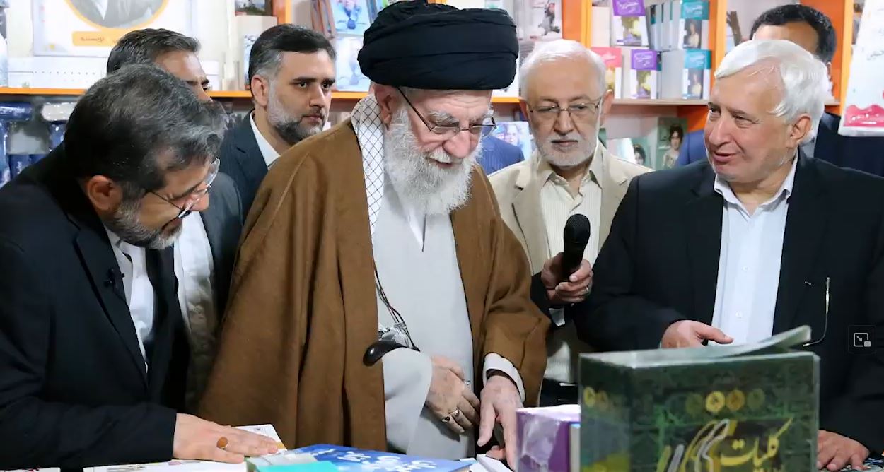 Video: Glimpses of Imam Khamenei's visit to Tehran International Book Fair 