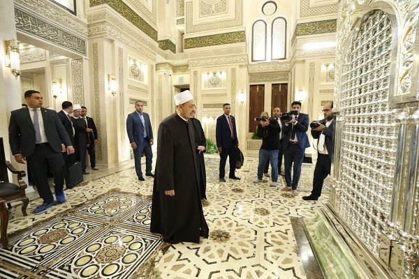شيخ الأزهر يزور مسجد السيدة زينب(ع) في القاهرة