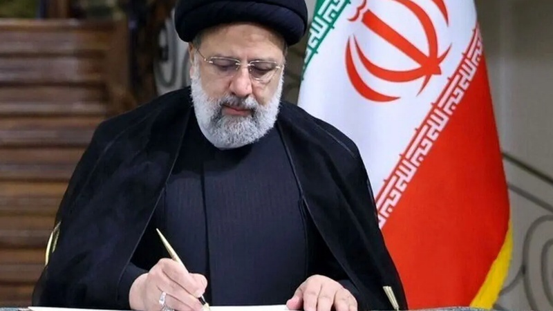 イラン大統領のメッセージ、「祖国愛と預言者一門への追随はイラン人のアイデンティティの両翼」