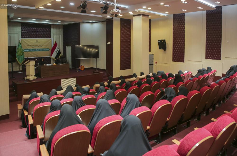 جلسة حوارية بعنوان "بناء الأسرة بين وسائل الإعلام ومواقع التواصل" في العتبة العلوية+(صور)