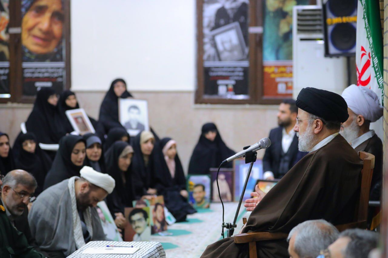 آية الله رئيسي : استعادة الحق والعدالة ضد نظام الهيمنة هو بفضل دماء الشهداء