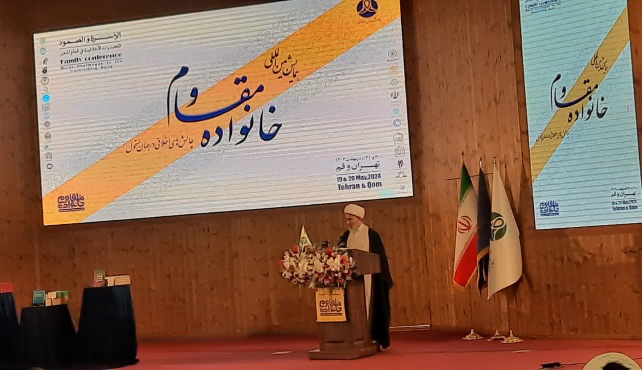 زیبایی‌نژاد: خانواده از اطراف و فضای مجازی در موقعیت تهدید قرار گرفته است