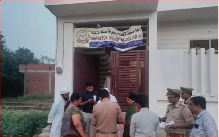 लखनऊ, अवैध मदरसा पर छापा, 24 बच्चों को किया रेस्क्यू, 3 घंटे चला अभियान