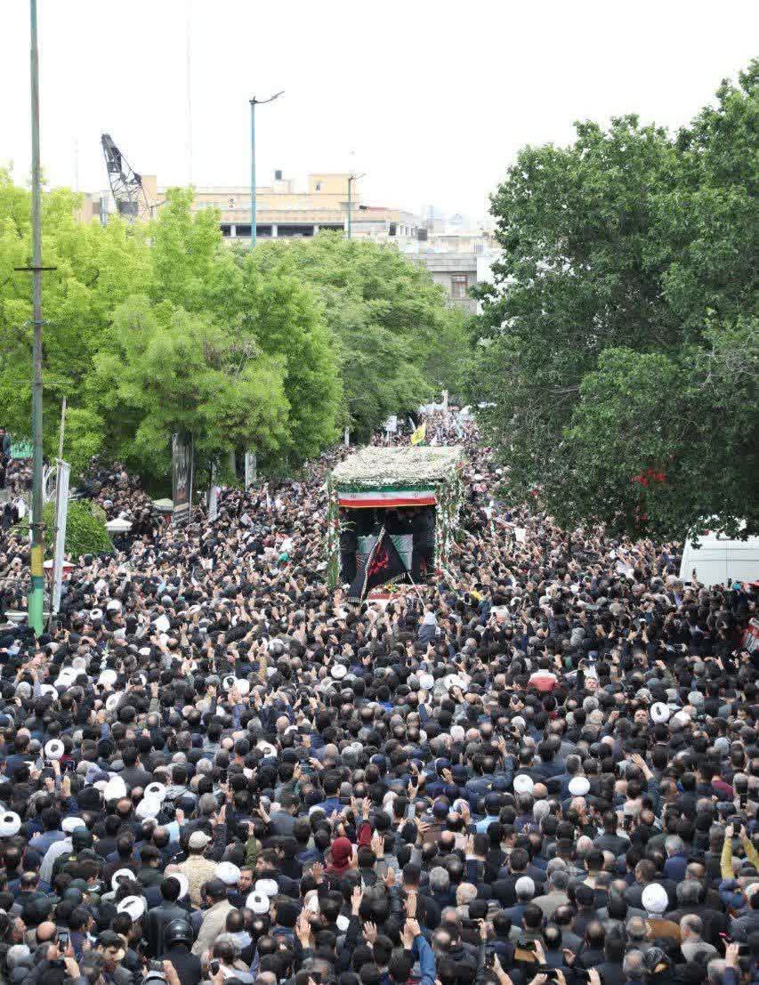 Bidiyon Yadda Aka Wuce Da Gawawwakin Shahidan Hidima A Cikin Dandazon Jama'a A Tabriz