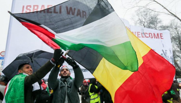  Thousands demonstrate in Brussels calling for immediate ceasefire in Gaza