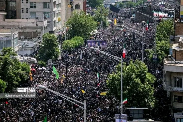 Bidiyon Da Hotunan Yadda Aka Gudanar Da Sallar Jana’izar Shidan Hidima Na Iran Bisa Jagorancin Jagoran Juyin Juya Halin Musulunci Na Iran
