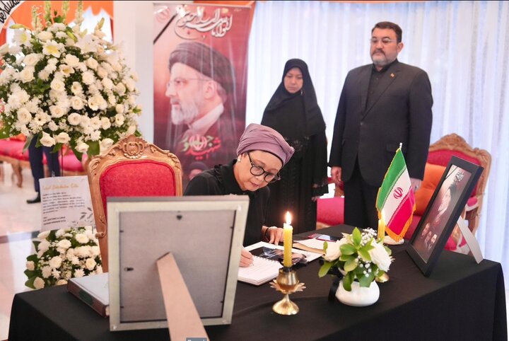 Indonesian FM Retno Marsudi pays tribute to Iran pres. Raeisi, FM