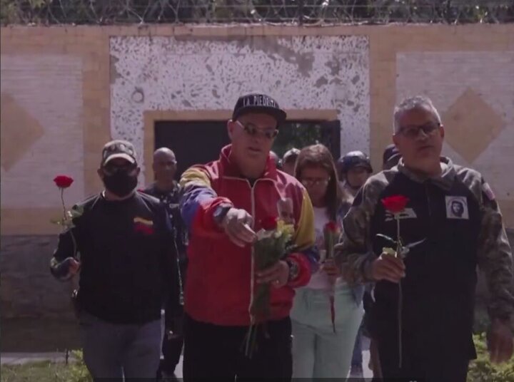 Venezuelans pay tribute to late Iranian president, FM