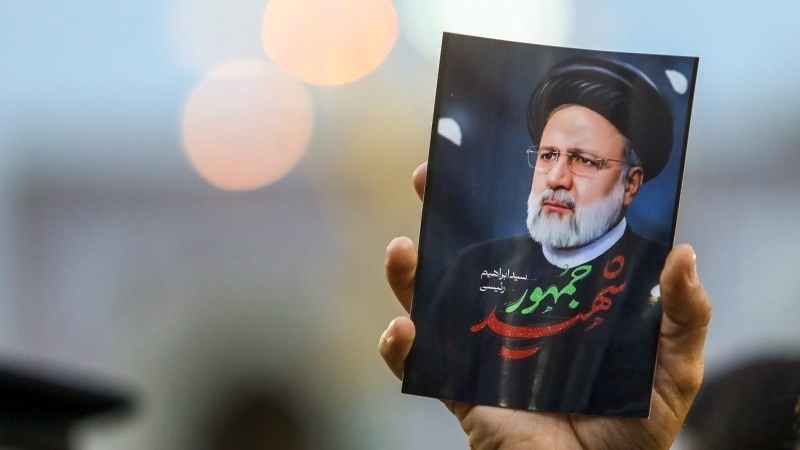 イラン最高指導者、「ライースィー大統領葬儀への大勢の参列は世界へのメッセージ」　遺族との面会で　