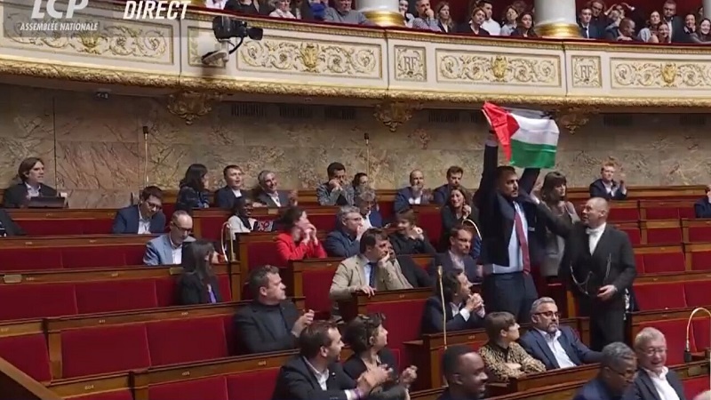  Fransa Parlamentosu'nda Filistin bayrağı açıldı