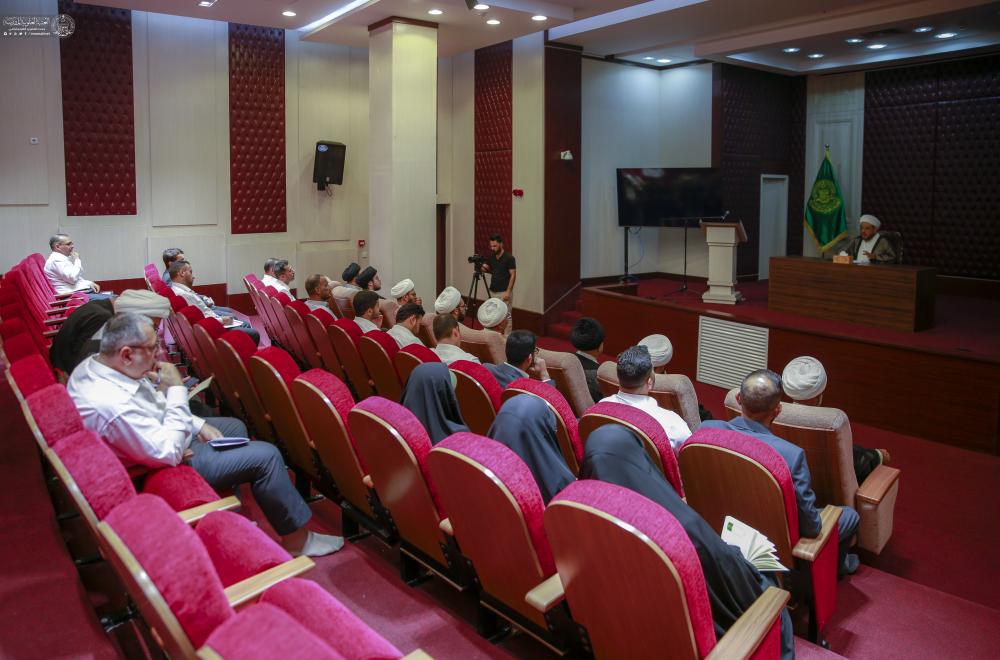 العتبة العلوية تقيم دورة تحقيق في كتب تراثية تحوي علوم أهل البيت (ع)+(صور)