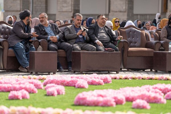 قراء إيرانيون يحضرون معرض كابول الأول للقرآن