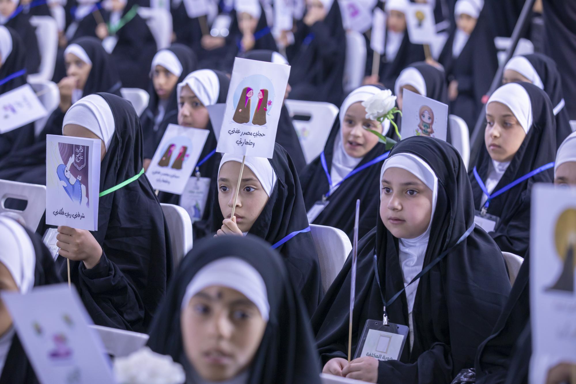 أولياء الأمور: حفل التكليف الشرعيّ يزرع بذرة من نهج السيدة الزهراء (ع) في حياة التلميذات