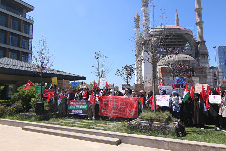 Photos: Gathering of Turkish students in support of oppressed people of Gaza