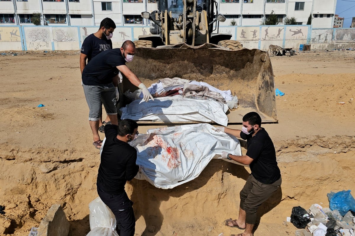 Hamas calls on international organizations to document Gaza mass graves