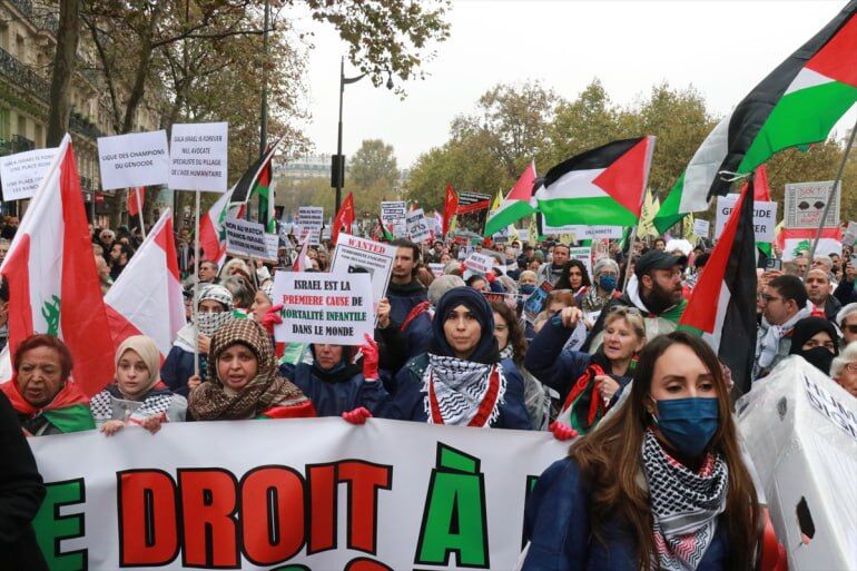  Profissionais de saúde manifestam-se em Paris em apoio aos palestinos na Faixa de Gaza