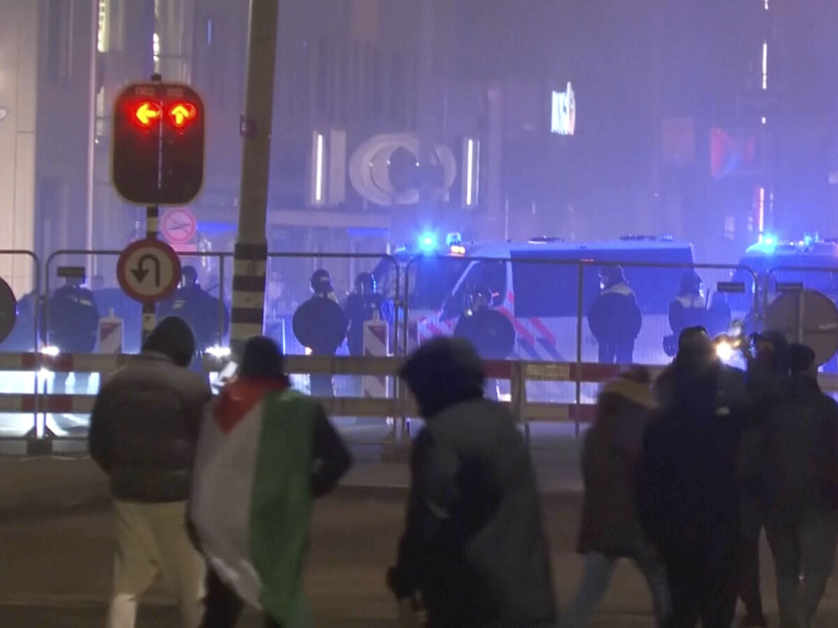 Muslim groups urge condemnation of Israeli hooligans’ violence in Amsterdam