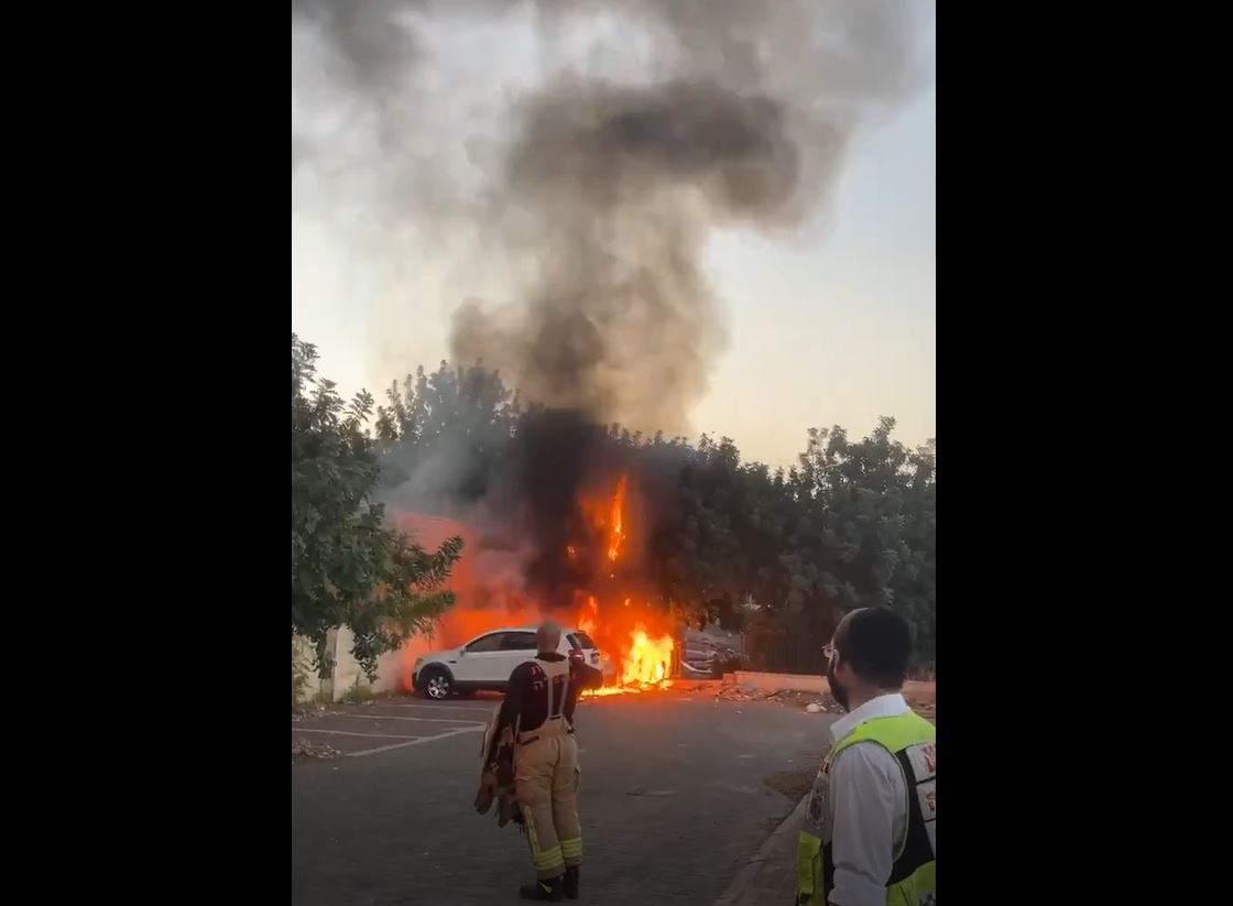 Breaking: Israeli vehicles in occupied Al-Quds in fire, following Yemen missile strike