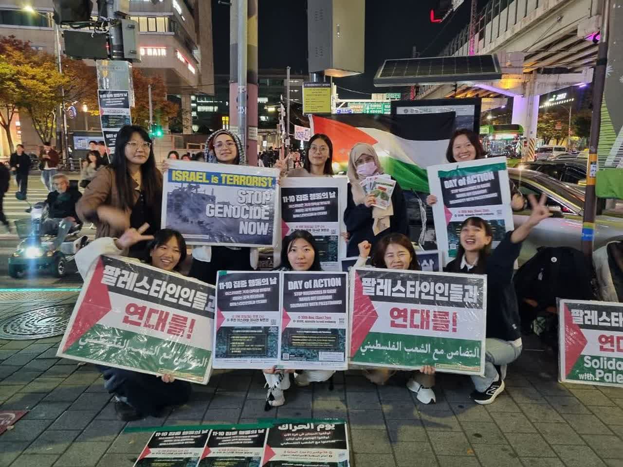 Çalakgerên li Koreya Başûr bang li gel dikin ku beşdarî meşa berxwedanê bibin + wêne