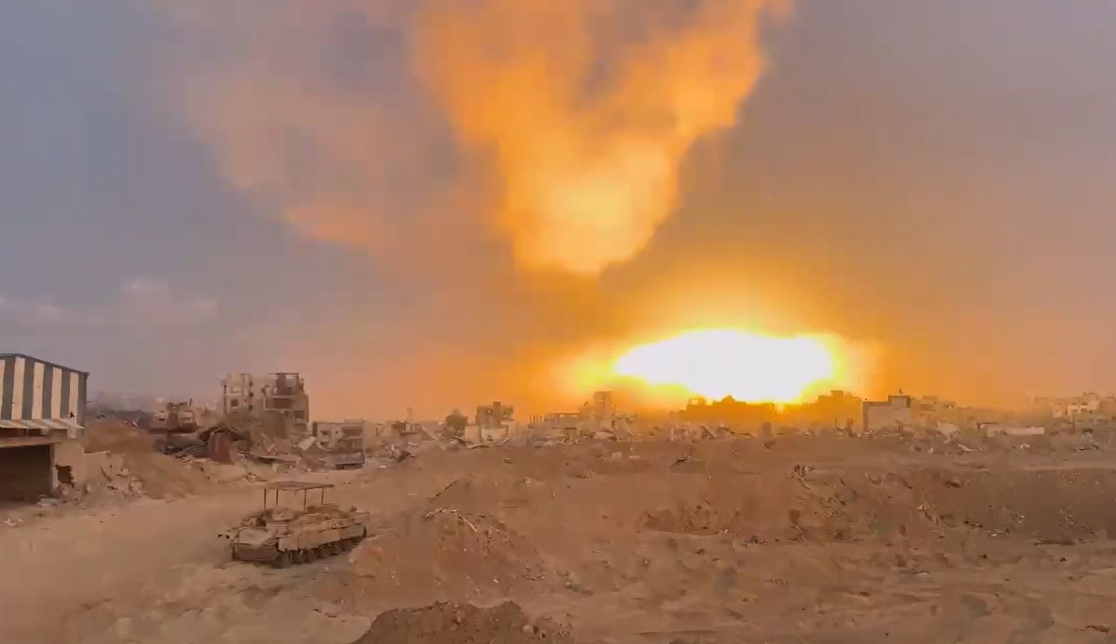 Video: Occupation terrorist forces destroying residential buildings in Jabalia, north Gaza Strip