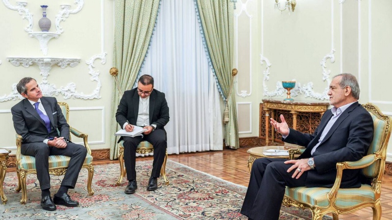 Президент: Иран стремится к миру и безопасности во всем мире