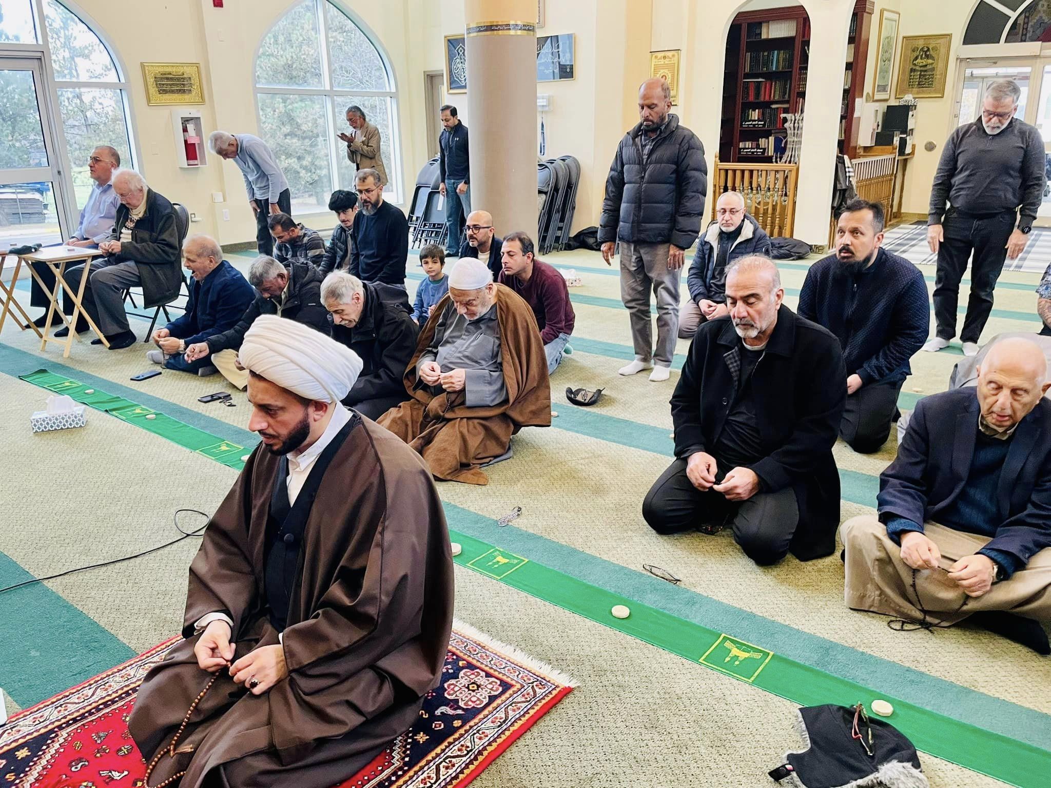 Fotos: Oração de sexta-feira e cerimônia de luto pelo martírio de Hazrat Zahra (A.S.) na Mesquita Imam Hussain em Markham, Canadá