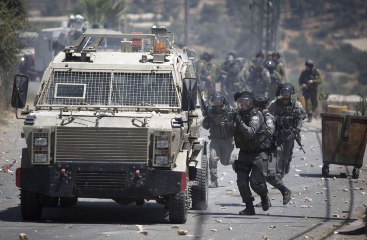 Israeli occupation forces storms different areas of West Bank, kidnaps 12 Palestinians